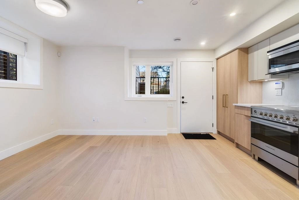 Family Room Photo of 1 1933 Templeton Drive, Vancouver, BC