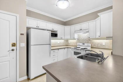 201 1685 152a Street, Surrey, BC, Surrey — Apartment/Condo for sale