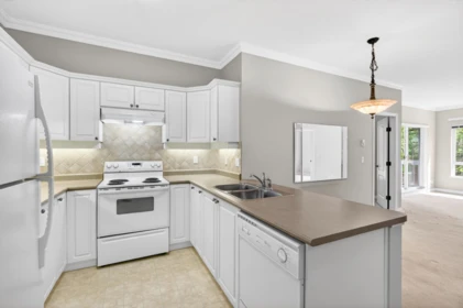 201 1685 152a Street, Surrey, BC, Surrey — Apartment/Condo for sale