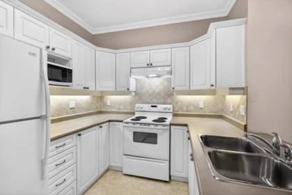 Kitchen Photo of 201 1685 152a Street, Surrey, BC