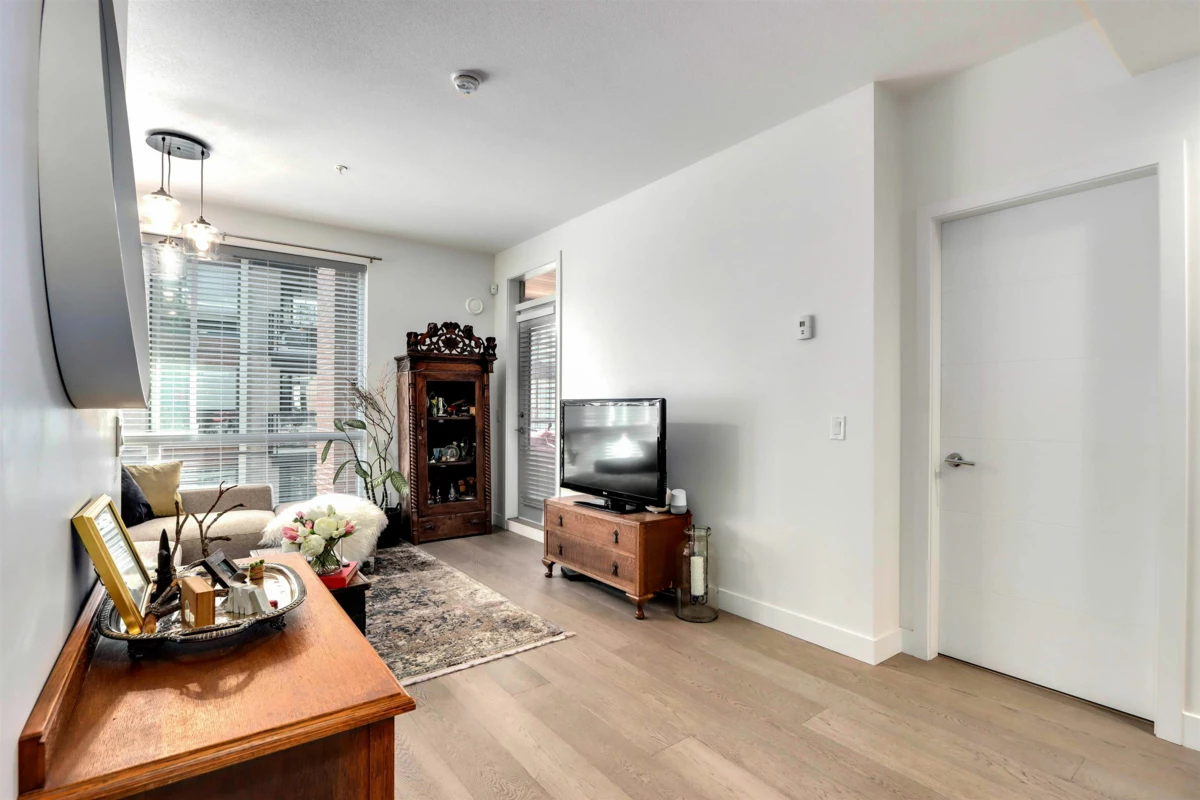 Dining Area Photo of 320 723 W 3rd Street, North Vancouver, BC
