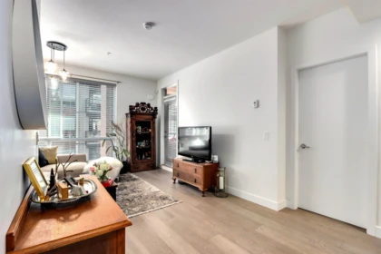 320 723 W 3rd Street, North Vancouver, BC, North Vancouver — Apartment/Condo for sale