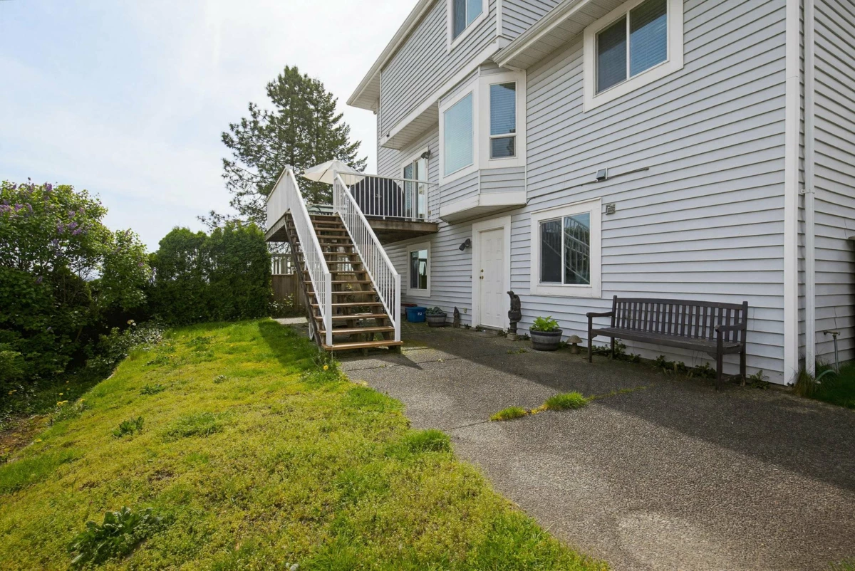 Family Room Photo of 2165 Tower Court, Port Coquitlam, BC