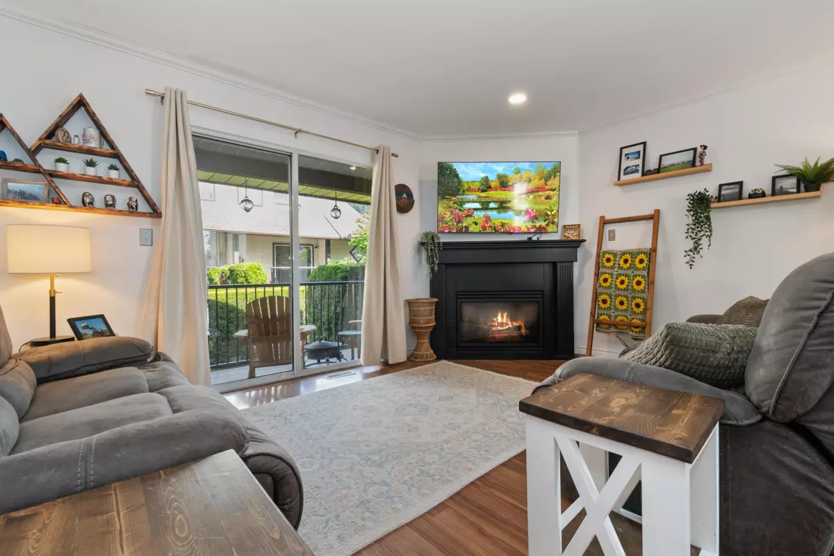 Living Room Photo of 9 45740 Thomas Road, Chilliwack, BC