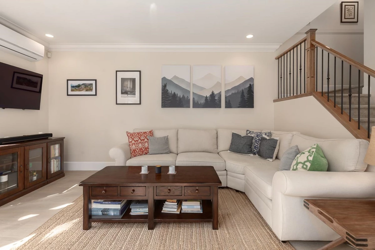 Living Room Photo of 682 W 13th Avenue, Vancouver, BC
