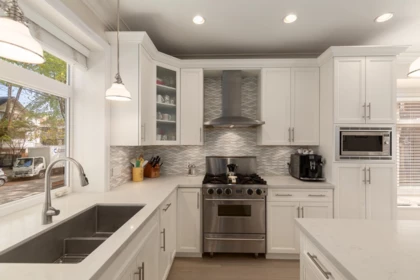 Kitchen Island Photo of 682 W 13th Avenue, Vancouver, BC