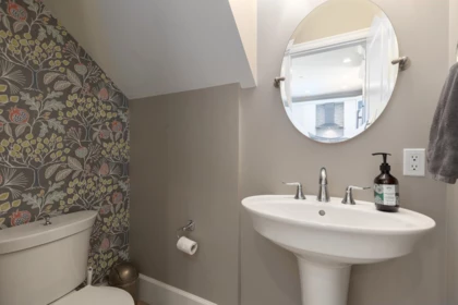 Primary Bathroom Photo of 682 W 13th Avenue, Vancouver, BC