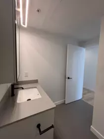 Primary Bathroom Photo of 1708 13685 102 Avenue, Surrey, BC