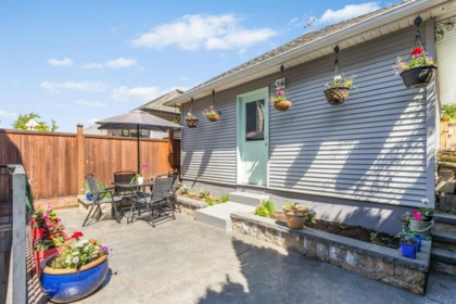 Front Yard Photo of 6880 190 Street, Surrey, BC