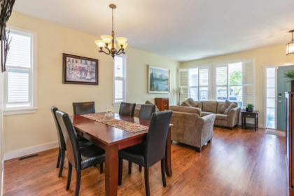 Kitchen Island Photo of 6880 190 Street, Surrey, BC