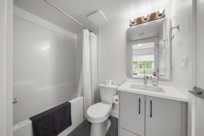 Primary Bathroom Photo of 468 46150 Thomas Road, Chilliwack, BC