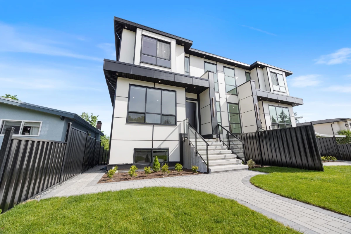 Exterior Rear Photo of 1 6037 Service Street, Burnaby, BC