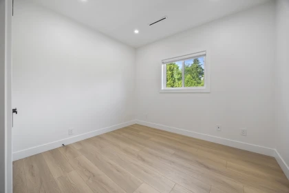 Laundry Room Photo of 1 6037 Service Street, Burnaby, BC