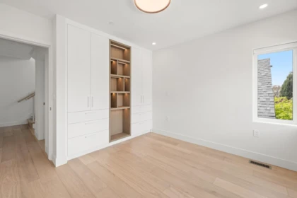Basement Recreation Room Photo of 2 625 E 24th Avenue, Vancouver, BC