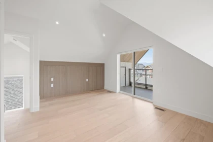 Hallway Photo of 2 625 E 24th Avenue, Vancouver, BC