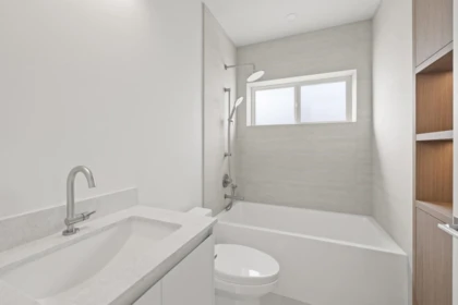 Laundry Room Photo of 2 625 E 24th Avenue, Vancouver, BC