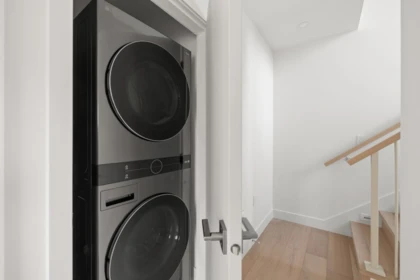 Mudroom Photo of 2 625 E 24th Avenue, Vancouver, BC
