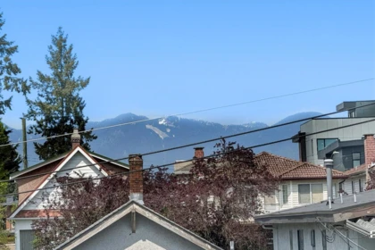 Outdoor Deck Photo of 2 625 E 24th Avenue, Vancouver, BC