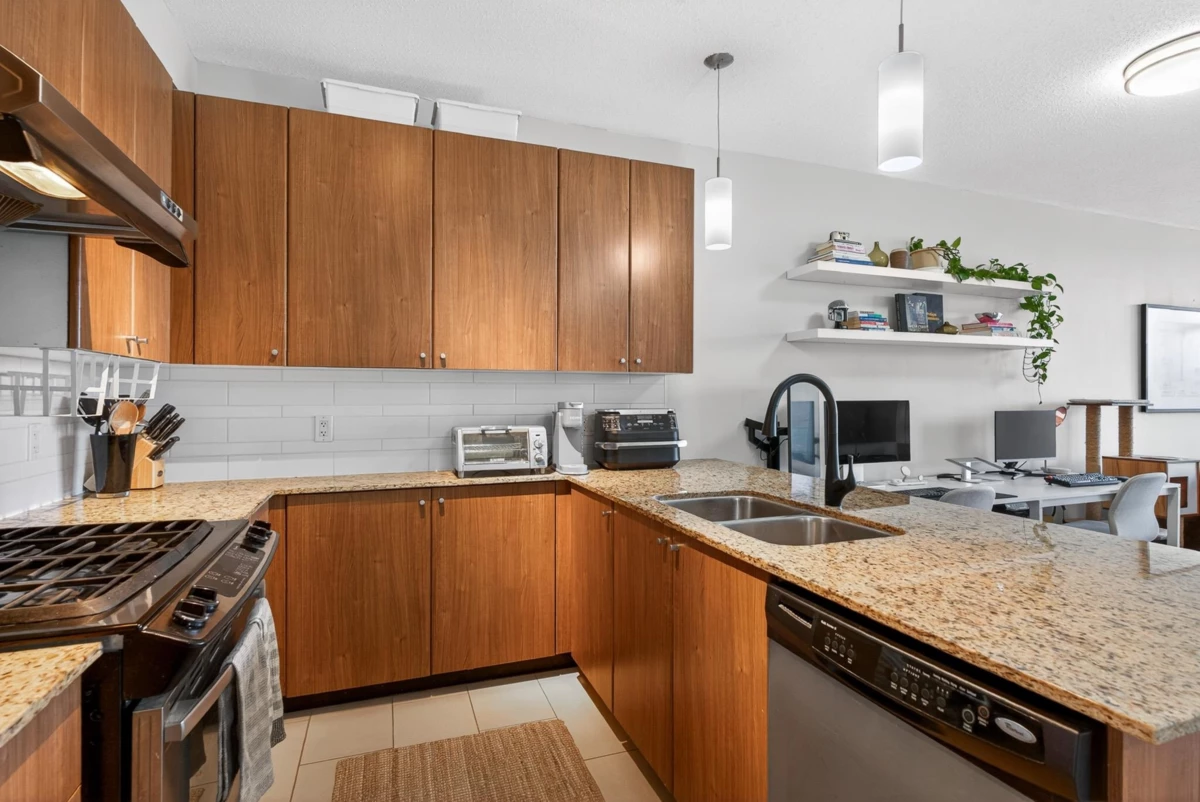 Dining Area Photo of 1401 280 Ross Drive, New Westminster, BC