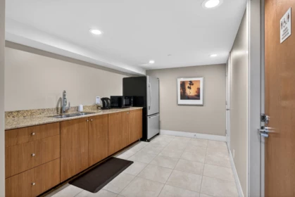Hallway Photo of 1401 280 Ross Drive, New Westminster, BC