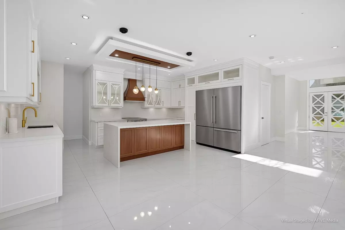 Dining Area Photo of 12893 107 Avenue, Surrey, BC