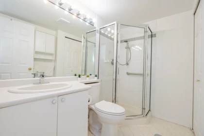 Hallway Photo of 303 16137 83 Avenue, Surrey, BC