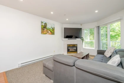 Kitchen Photo of 303 16137 83 Avenue, Surrey, BC