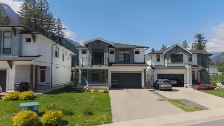 20157 Beacon Road, Hope, BC, Hope — Single Family Residence for sale