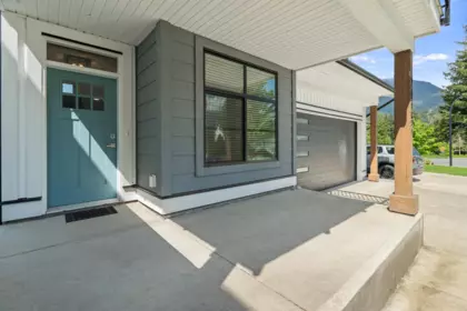 20157 Beacon Road, Hope, BC, Hope — Single Family Residence for sale