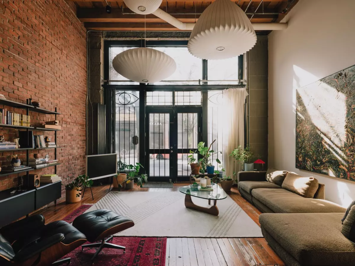 Living Room Photo of 87 E Cordova Street, Vancouver, BC