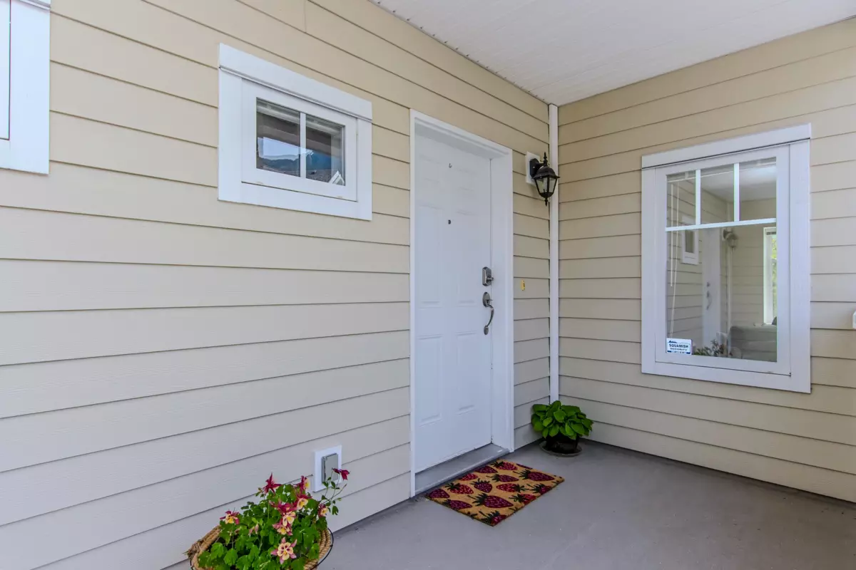Living Room Photo of 2 1200 Edgewater Drive, Squamish, BC