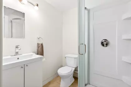 Primary Bathroom Photo of 22525 Brickwood Close, Maple Ridge, BC