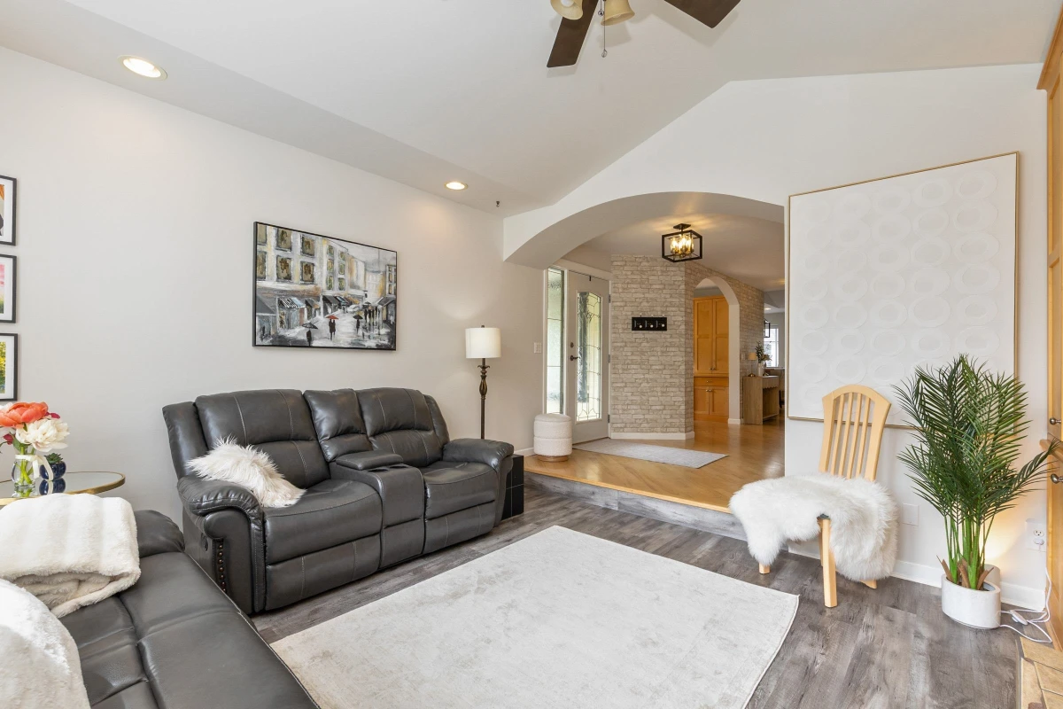 Dining Area Photo of 68 32777 Chilcotin Drive, Abbotsford, BC