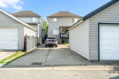 Garden / Landscaping Photo of 27685 Fraser Highway, Abbotsford, BC