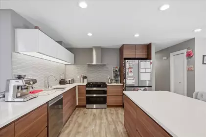 Kitchen Island Photo of 20838 117 Avenue, Maple Ridge, BC
