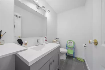 Walk-In Closet Photo of 20838 117 Avenue, Maple Ridge, BC