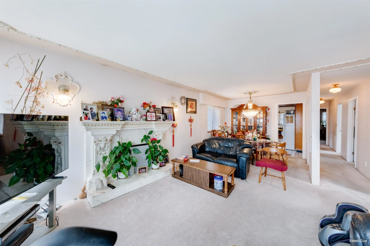 Dining Area Photo of 2945 E Graveley Street, Vancouver, BC