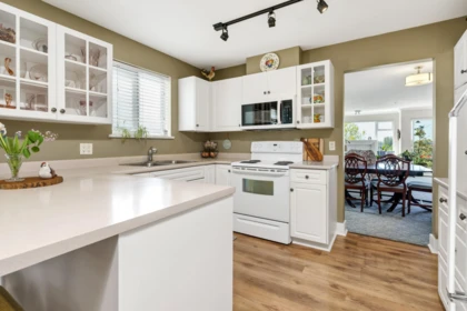 Breakfast Nook Photo of 102 33344 2nd Avenue, Mission, BC