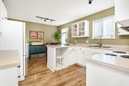 Kitchen Island Photo of 102 33344 2nd Avenue, Mission, BC
