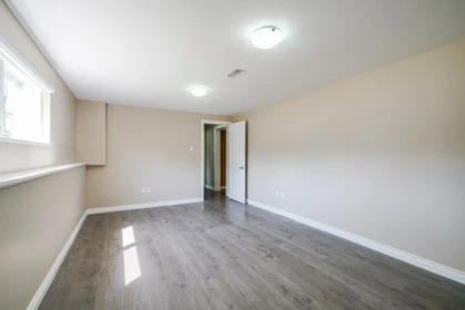 Entry Foyer Photo of 1461 Knappen Street, Port Coquitlam, BC