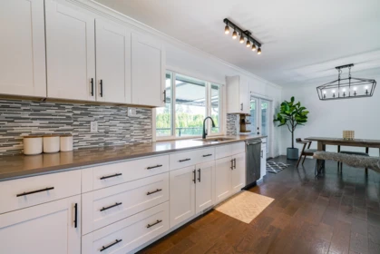Kitchen Island Photo of 1461 Knappen Street, Port Coquitlam, BC