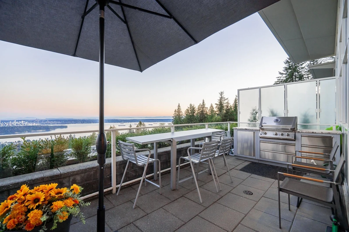 Family Room Photo of PH1 2210 Chippendale Road, West Vancouver, BC