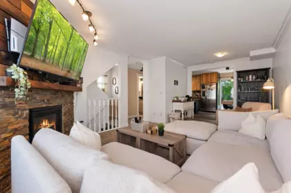 Breakfast Nook Photo of 42 45740 Thomas Road, Chilliwack, BC