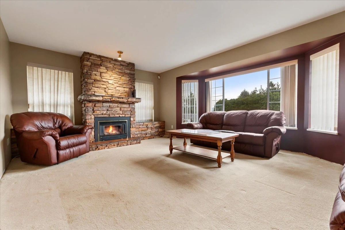 Dining Area Photo of 34175 Old Yale Road, Abbotsford, BC