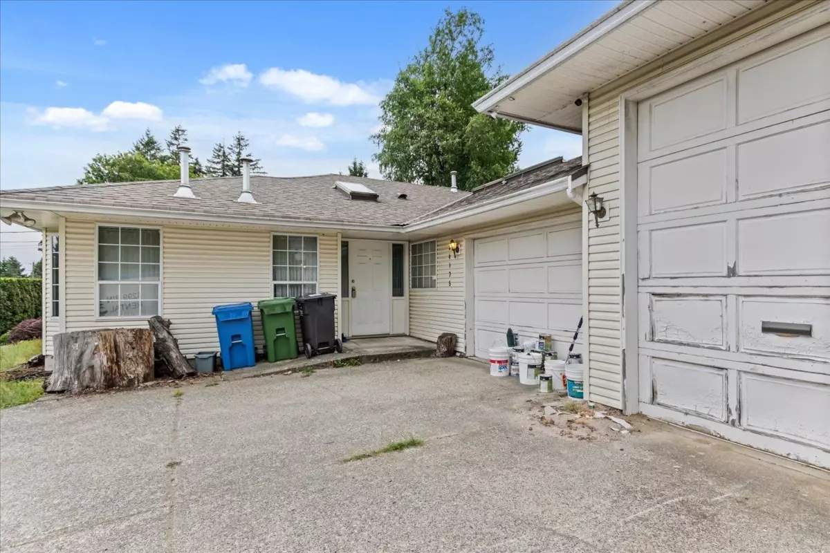 Living Room Photo of 34175 Old Yale Road, Abbotsford, BC