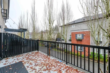 Front Yard Photo of 38 18983 72a Avenue, Surrey, BC