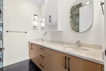 Entry Foyer Photo of 134 E 63rd Avenue, Vancouver, BC
