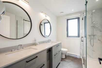 Laundry Room Photo of 805 606 Foster Avenue, Coquitlam, BC