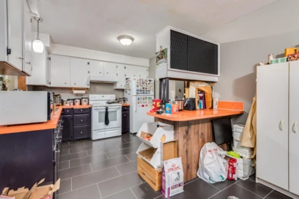 Walk-In Closet Photo of 32247 Granite Avenue, Abbotsford, BC