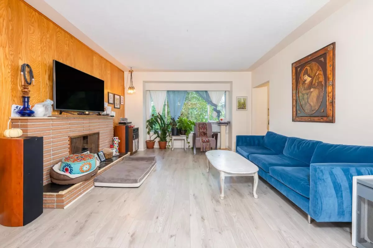Family Room Photo of 3627 W 7th Avenue, Vancouver, BC